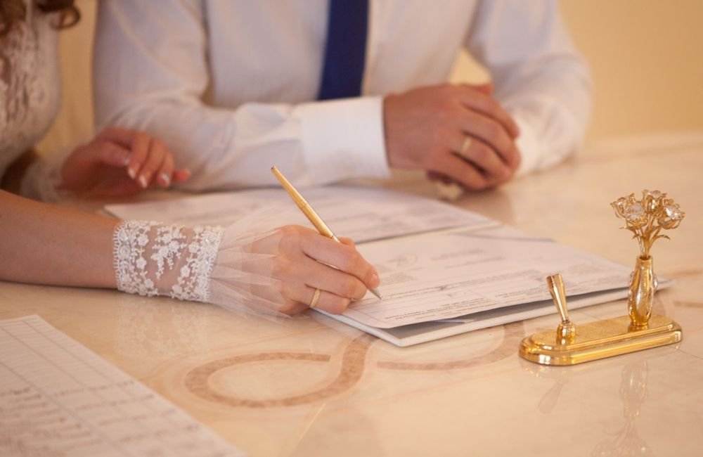 Do You Add Stepmother’s Name on Wedding Papers?