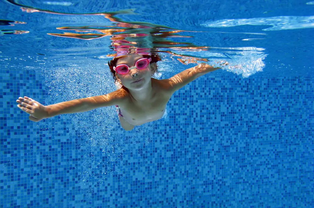 Raising Confident Swimmers: Helping Your Kids Feel Safe in the Water